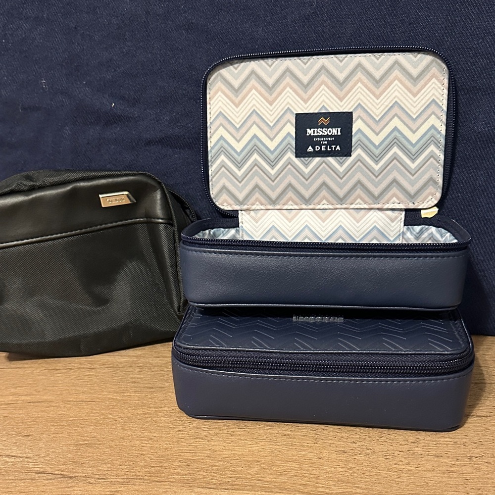 3 Delta airlines amenity kit bags